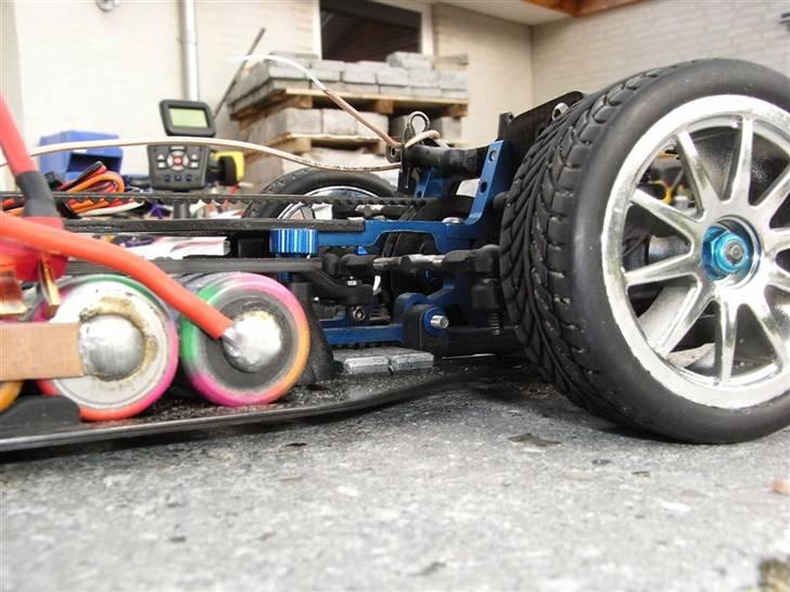 Bil Associated RC10TC5 FT - Der er ikke meget frihøjde på sådan en fuldblods racer billede 13