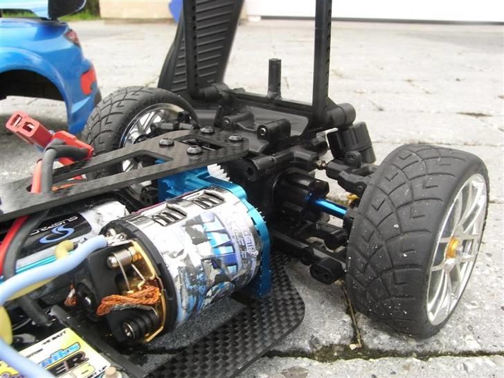 Bil TT01D Carbon/alu 2,4Ghz - Jeg har skiftet til TC5 og han skulle have en Carbon TT-01 billede 6