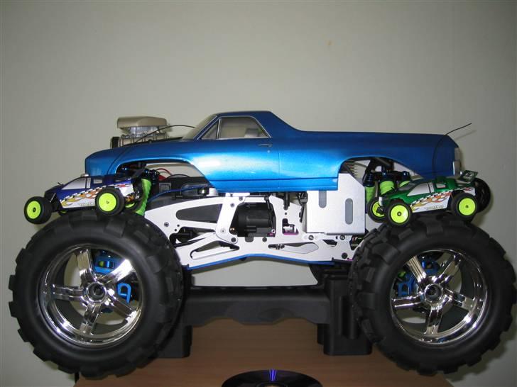 Off-Roader Truckzilla Savage - Venstre side med 2 stk. Team Losi Micro-T scala 1:36 billede 1