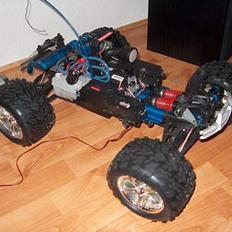 Off-Roader Traxxas revo 3,3
