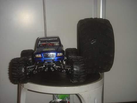 Off-Roader team losi mini lst - ja den er så lille at den hurtigt kan blive væk bag et 1/6 monster dæk billede 6