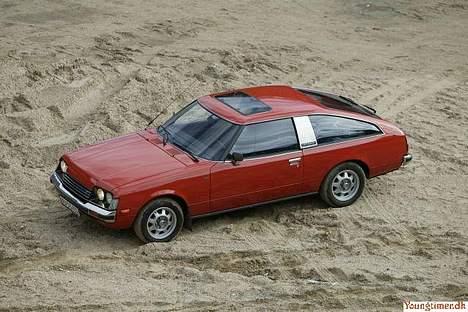 Bil Toyota Celica TURBO - Her har vi min sommerbil. Modellen som denne RC-bil er bygget over. Læg eventuelt mærke til taget, ruderne og det store blanke stykke mellem forreste og bagerste siderude. billede 16