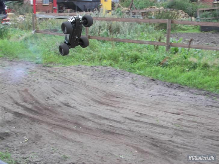 Off-Roader Mammoth st 1/8 - ju hu jeg flyver billede 12
