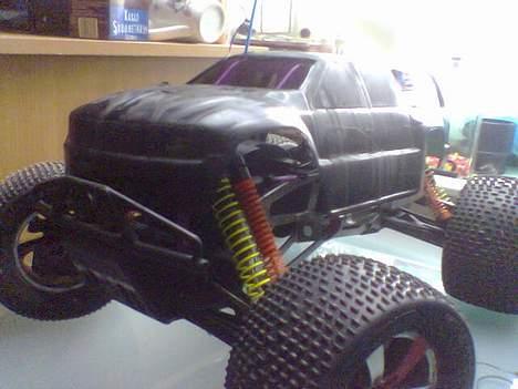 Off-Roader savage 21 afhentet  - ny karos men... mislykket fosøg på maling... havde glemt at pille klister mærkerne  billede 4