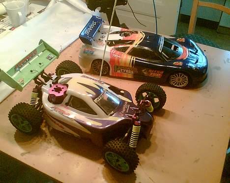 Buggy warhead - min buggy og en vens traxxas onroad.. billede 1