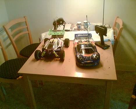 Buggy warhead - min buggy og en vens traxxas onroad.. billede 2