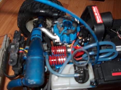 Off-Roader Traxxas revo 3,3 - der er hvist en der har abstinenser sådan som det ryster billede 5