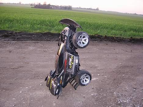 Buggy Nikko 1:10 El Offroad  - Den landte lige på røven. BANG! billede 11