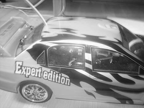 Bil Hbx evo - Black and white, sideways. billede 9