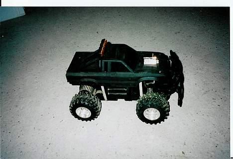 Truck RC - man skulle kunne se at dioderne er tændt men der hvor blits på. men i skal nok komme til at se det når at jeg får nye billeder billede 4