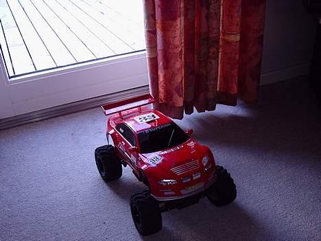 Off-Roader Robbe-Tamiya - Med det nye karosseri, den er så glad så glad :D billede 1
