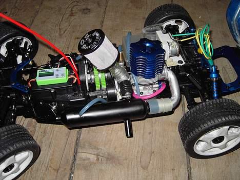 Bil TOYOTA COROLA (sinyih) - og et billede lidt længere fra så du kan se det i et større perspektiv billede 7