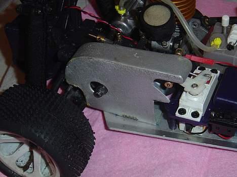 Buggy Kyosho - Sådan... Så skulle der ikke længere kunne ryge sten ind og smadrer tandhjulene... billede 8