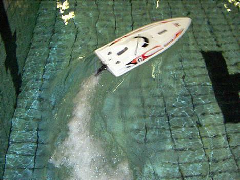 Båd Kyosho TWIN STORM 800 billede 2