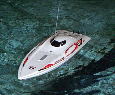 Båd Kyosho TWIN STORM 800 billede 3