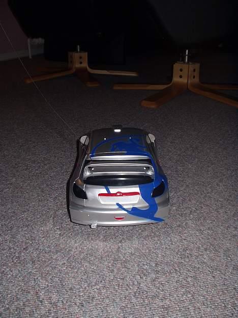Bil Peugeot 206 WRC Rally - Her r så de sorte baglygter... Sys´ selv at det ser godt ud... ;) billede 2