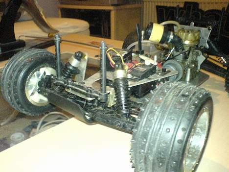 Off-Roader Toyota - Et overblik af bilen uden karos. billede 4