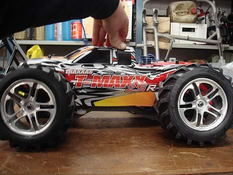 Bil Traxxas T-MAXX 2,5 R  billede 17