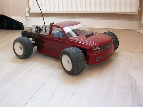 Truck Associated FactoryTeam T4 - silvrado har jeg selv malet billede 10