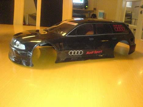 Bil Audi A4 Avant HBX NYE PIC - Den gamle karros m. 6 huller til LED pære. TIL SALG 200kr billede 19