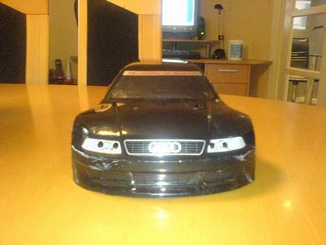 Bil Audi A4 Avant HBX NYE PIC - Den gamle karros m. 6 huller til LED pære. TIL SALG 200kr billede 20