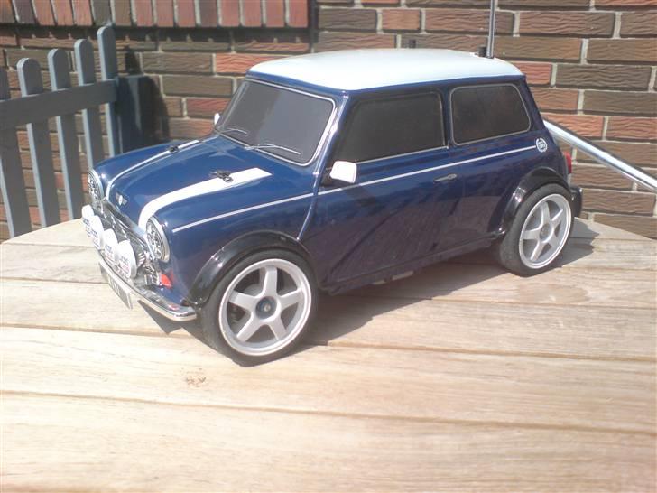 Bil Tamiya Mini Cooper M-03 - Med de "store" RAYS look  rally fælge... Den kan rent faktisk køre med dem uden problemer!!! billede 6