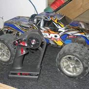 Off-Roader Traxxas revo 3,3