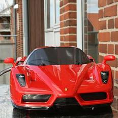 Bil Ferrari ENZO 1:10 SOLGT
