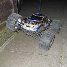 Off-Roader Traxxas revo 3,3