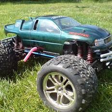Off-Roader T-Maxx 3.3
