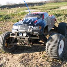 Off-Roader Savage X / LRP 28 Truggy