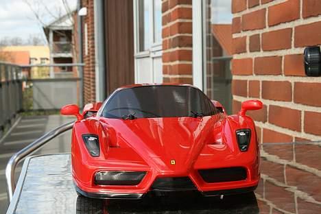 Bil Ferrari ENZO 1:10 SOLGT - Fed front billede 2