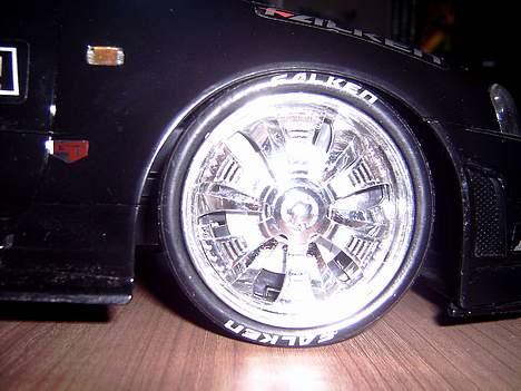 Bil Nissan Skyline GT R34 - KÆMPE chromerims :D med spinners :D ser for sygt ud når man laver hjulspin og fælgen står stille :DD billede 8