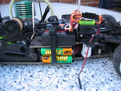 Bil CEN CT4-S Porche 911 GT3 - Ja, der er 2 on/off kontakter. Den ene er kun til lyset. billede 10