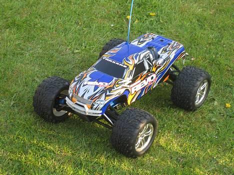 Off-Roader Traxxas revo 3,3 - Så kom der lige nye billeder. Ny vasket på græsplænen billede 1