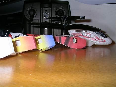 Helikopter Picooz - Her kan man lidt tydeligere se størrelsesforskellen :P billede 11