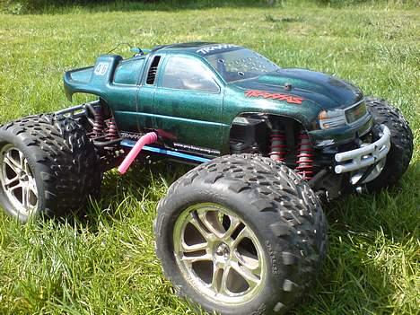 Off-Roader T-Maxx 3.3 - Mit gamle karosseri som fulgte med fra den tidligere ejer af bilen. billede 2