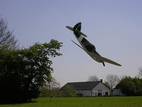 Fly Spitfire MK XIV - første fritflyvning uden udstyr , med motor. billede 2