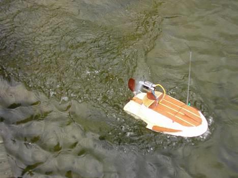 Båd ¤´¯`·.¸Airboat¸.·´¯`¤ - Hjemme byg , giver en masse HYG      (-: har vendt motoren om for bedre sejleegenskaber , billede 2