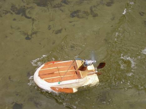 Båd ¤´¯`·.¸Airboat¸.·´¯`¤ - Hjemme byg , giver en masse HYG      (-:  (-:har vendt motoren om, for bedre sejeegenskaber billede 4