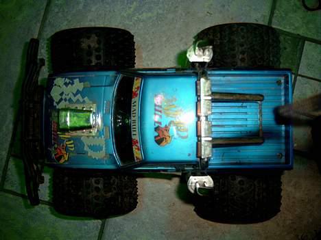 Bil mad bull - ovenfra hvor man kan se ladet på den og moteren der stikker op :) billede 5