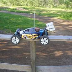 Buggy kyosho inferno MP.7,5 