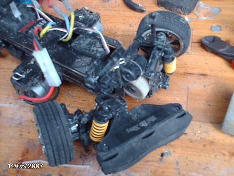 Bil HBX Onroad Skyline  - Efter et stævnemøde med en kantsten billede 13