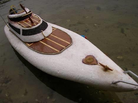 Båd ¤´¯`·.Akva motorbåd.·´¯`¤ - Hjemmelavet pump-jet (waterjet turbine) af en akvariepumpe som drivkraft   (-: billede 1