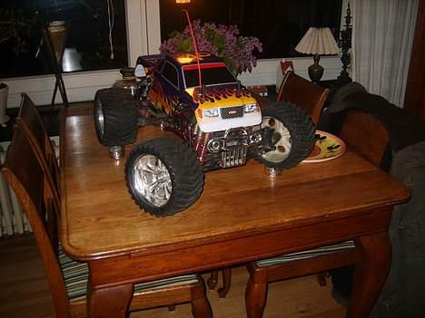 Off-Roader GENESIS 46 plastik-lort - Fylder næsten mit store spisebord.. der er dog plads til lidt dessert-tallerkner, hvis nu det skulle være :O) billede 2