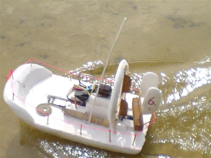 Båd ¤´¯`·.¸Sumpbåd¸.·´¯`¤ - Min nye sumpbåd , kan også lide at være våd. billede 1