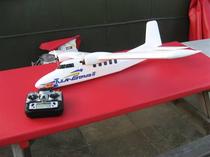 Fly Multiplex Twinstar II - På pladsen efter første flyvning billede 1