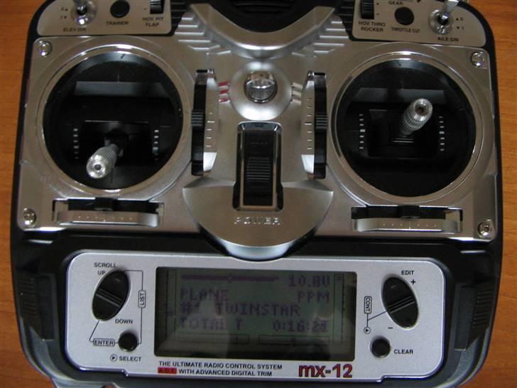 Fly Multiplex Twinstar II - Min Graupner MX-12 sender, virker til at være meget god! billede 9