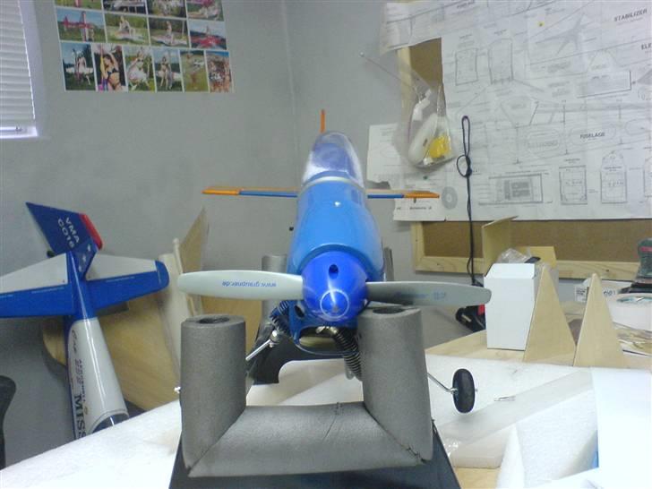 Fly Furure "smadret" billede 3