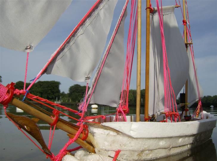 Båd ´¯`·2 mastet sejlbåd·´¯` - Håndsnittet delfin som gallionsfigur,, billede 8